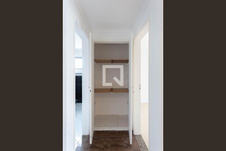Apartamento para alugar com 83m², 2 quartos e 1 vaga Apartamento para alugar com 83m², 2 quartos e 1 vagaArmario corredor