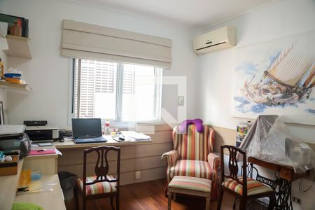 Casa à venda com 218m², 5 quartos e 3 vagasSuíte 2