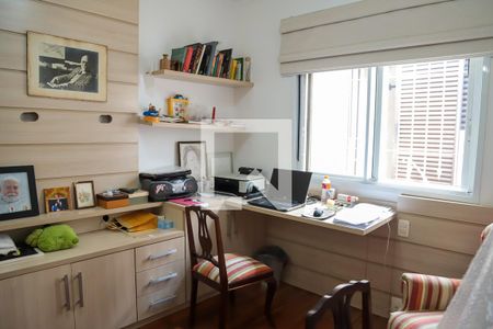 Casa à venda com 218m², 5 quartos e 3 vagasSuíte 2