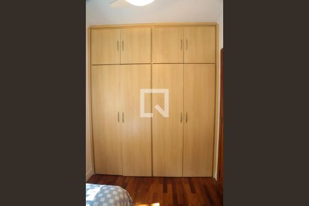 Casa à venda com 218m², 5 quartos e 3 vagasQuarto 