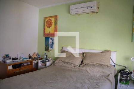 Casa à venda com 218m², 5 quartos e 3 vagasSuíte 1