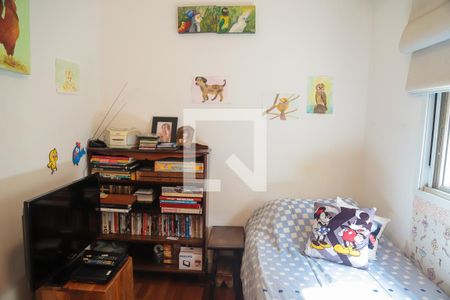 Casa à venda com 218m², 5 quartos e 3 vagasQuarto 