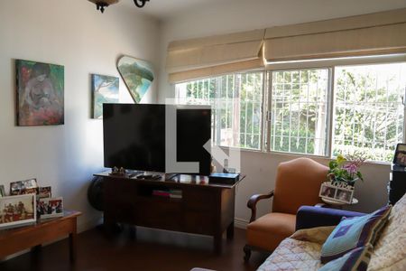 Sala de TV de casa à venda com 5 quartos, 218m² em Vila Mariana, São Paulo