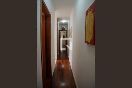 Casa à venda com 218m², 5 quartos e 3 vagasCorredor (piso superior)