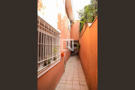 Casa à venda com 218m², 5 quartos e 3 vagasCorredor (parte externa)