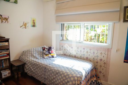 Casa à venda com 218m², 5 quartos e 3 vagasQuarto 