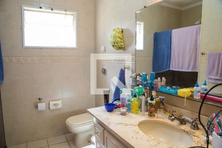 Casa à venda com 218m², 5 quartos e 3 vagasBanheiro da Suíte 1