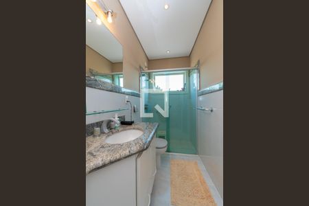 Casa de condomínio à venda com 439m², 4 quartos e 4 vagasBanheiro da Suíte 2