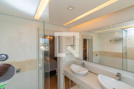 Casa de condomínio à venda com 439m², 4 quartos e 4 vagasBanheiro da Suíte 1