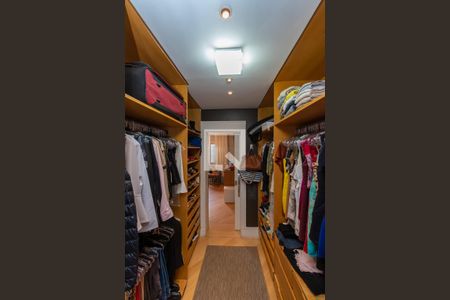 Casa de condomínio à venda com 439m², 4 quartos e 4 vagasCloset da suíte 1