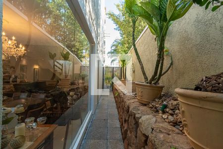 Casa de condomínio à venda com 439m², 4 quartos e 4 vagasQuintal