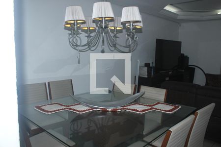 Sala de casa para alugar com 6 quartos, 200m² em Jardim Nosso Lar, São Paulo