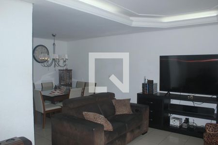 Sala de casa para alugar com 6 quartos, 200m² em Jardim Nosso Lar, São Paulo