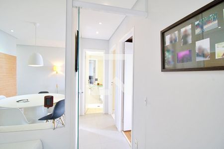 Corredor de apartamento para alugar com 3 quartos, 79m² em Jardim Monte Kemel, São Paulo