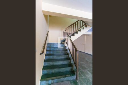 Apartamento à venda com 76m², 2 quartos e 1 vagaEscadas