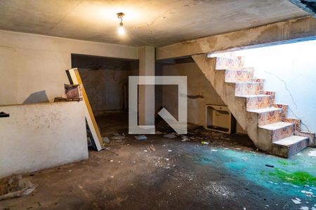 Casa à venda com 350m², 4 quartos e 2 vagasPorão 1