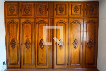 Casa à venda com 350m², 4 quartos e 2 vagasSuite - Armários