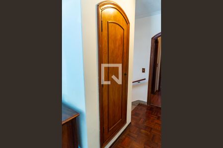 Casa à venda com 350m², 4 quartos e 2 vagasCorredor Detalhe