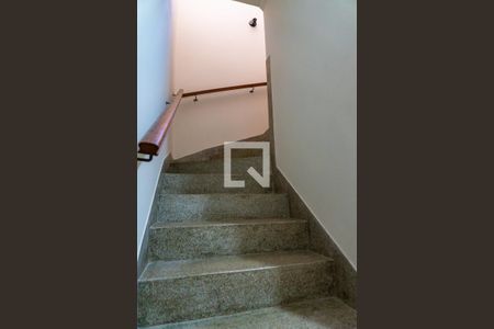 Casa à venda com 350m², 4 quartos e 2 vagasEscada