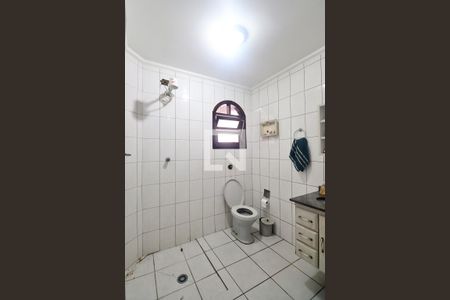 Casa à venda com 150m², 4 quartos e 4 vagasBanheiro 1