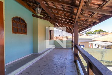 Casa à venda com 250m², 4 quartos e 2 vagas Casa à venda com 250m², 4 quartos e 2 vagasVaranda