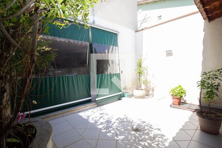 Casa à venda com 219m², 3 quartos e 5 vagasQuintal