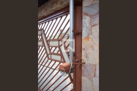 Casa à venda com 219m², 3 quartos e 5 vagasGaragem - Portão automático