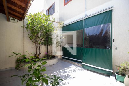 Casa à venda com 219m², 3 quartos e 5 vagasQuintal