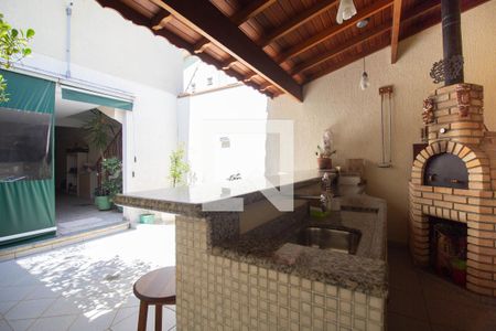 Casa à venda com 219m², 3 quartos e 5 vagasChurrasqueira