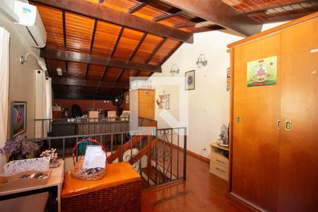 Casa à venda com 219m², 3 quartos e 5 vagasEscritório