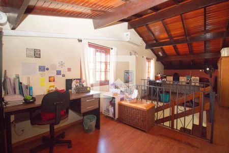 Casa à venda com 219m², 3 quartos e 5 vagasEscritório