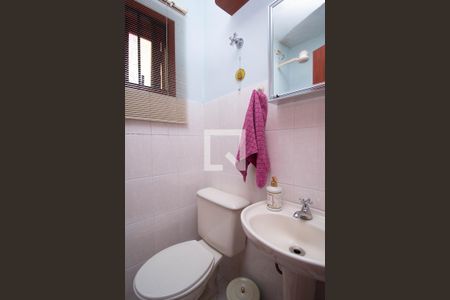 Casa à venda com 219m², 3 quartos e 5 vagasBanheiro de Serviço