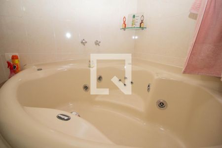 Casa à venda com 219m², 3 quartos e 5 vagasBanheiro da Suíte