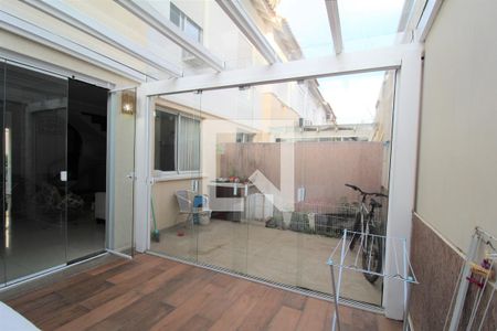 Casa de condomínio à venda com 100m², 3 quartos e 2 vagasVaranda