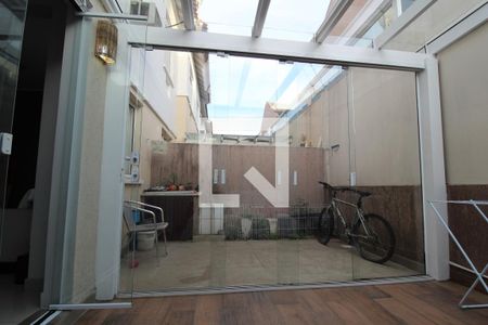 Casa de condomínio à venda com 100m², 3 quartos e 2 vagasVaranda