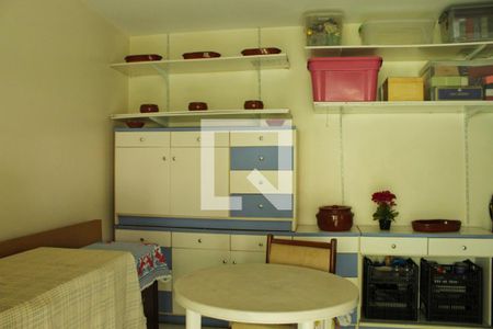 Casa à venda com 243m², 3 quartos e 2 vagasQuarto de Serviço