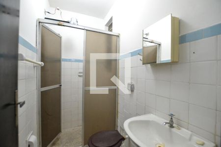 Banheiro de kitnet/studio para alugar com 1 quarto, 36m² em Centro Histórico, Porto Alegre