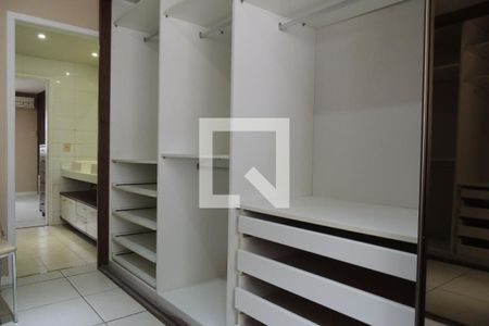Casa à venda com 243m², 3 quartos e 2 vagasCloset