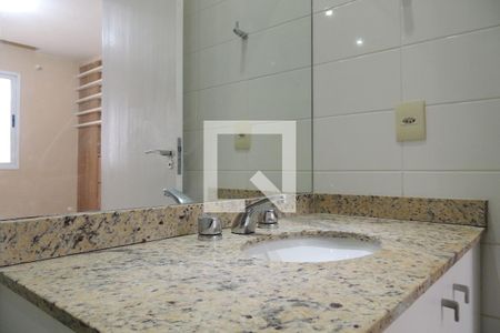 Casa à venda com 243m², 3 quartos e 2 vagasBanheiro da Suíte 1