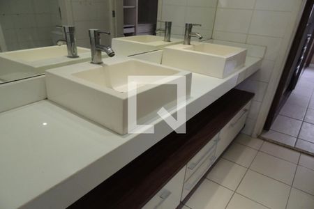 Casa à venda com 243m², 3 quartos e 2 vagasBanheiro da Suíte 2