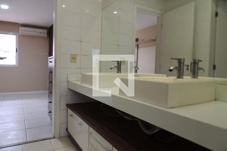 Casa à venda com 243m², 3 quartos e 2 vagasBanheiro da Suíte 2