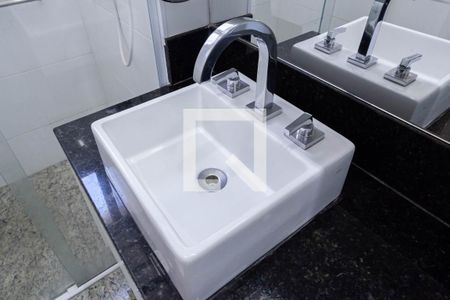 Apartamento à venda com 160m², 3 quartos e 3 vagasBanheiro da suíte