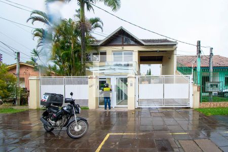 Casa de condomínio à venda com 210m², 3 quartos e 1 vaga Casa de condomínio à venda com 210m², 3 quartos e 1 vagaFachada e portaria