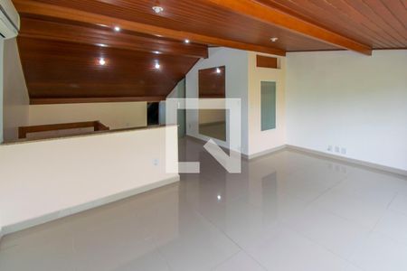 Casa de condomínio à venda com 210m², 3 quartos e 1 vaga Casa de condomínio à venda com 210m², 3 quartos e 1 vagaSótão