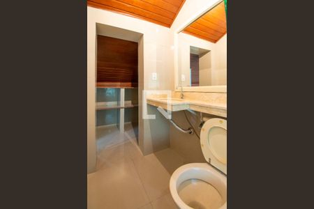 Casa de condomínio à venda com 210m², 3 quartos e 1 vaga Casa de condomínio à venda com 210m², 3 quartos e 1 vagaBanheiro do Sótão