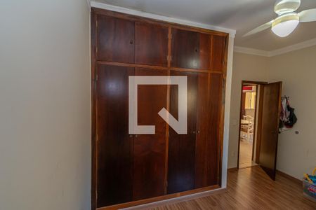 Casa à venda com 480m², 4 quartos e 5 vagasQuarto 2