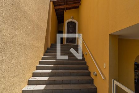 Casa à venda com 480m², 4 quartos e 5 vagasEscada Frente