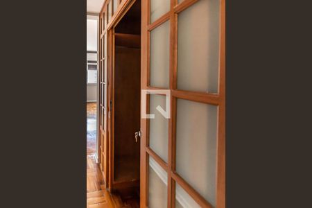 Apartamento à venda com 200m², 3 quartos e 1 vaga Apartamento à venda com 200m², 3 quartos e 1 vagaCloset