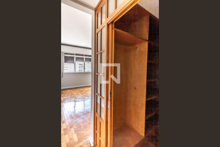 Apartamento à venda com 200m², 3 quartos e 1 vaga Apartamento à venda com 200m², 3 quartos e 1 vagaCloset