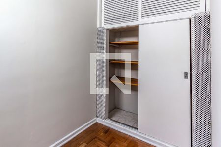 Apartamento à venda com 200m², 3 quartos e 1 vaga Apartamento à venda com 200m², 3 quartos e 1 vagaQuarto de serviço
